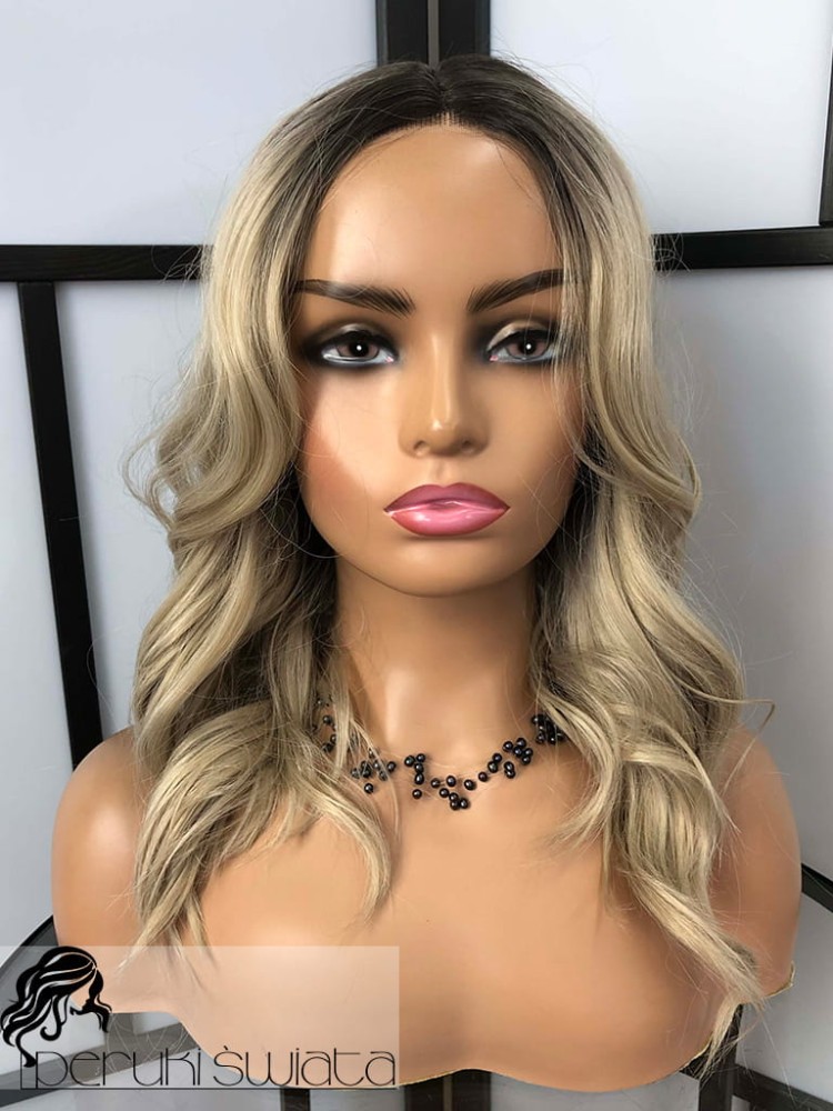 Model Lisa, peruka syntetyczna, fale, kolor: słowiański blond na odroście