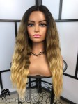 Lekka peruka syntetyczna Dorothy, kanekalon termoplastyczny, fale, kolor: średni blond jaśniejący ku dołowi na odroście