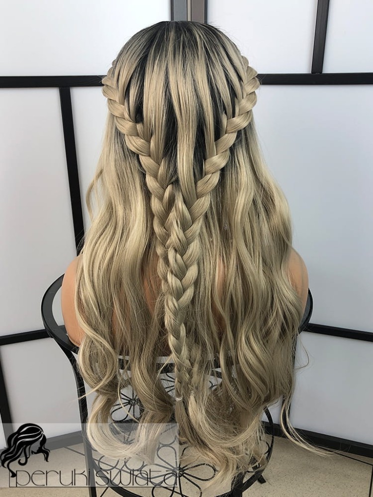 Model Estelle, peruka  syntetyczna, kanekalon termoplastyczny, lace front, fale, kolor: popielaty blond na odroście