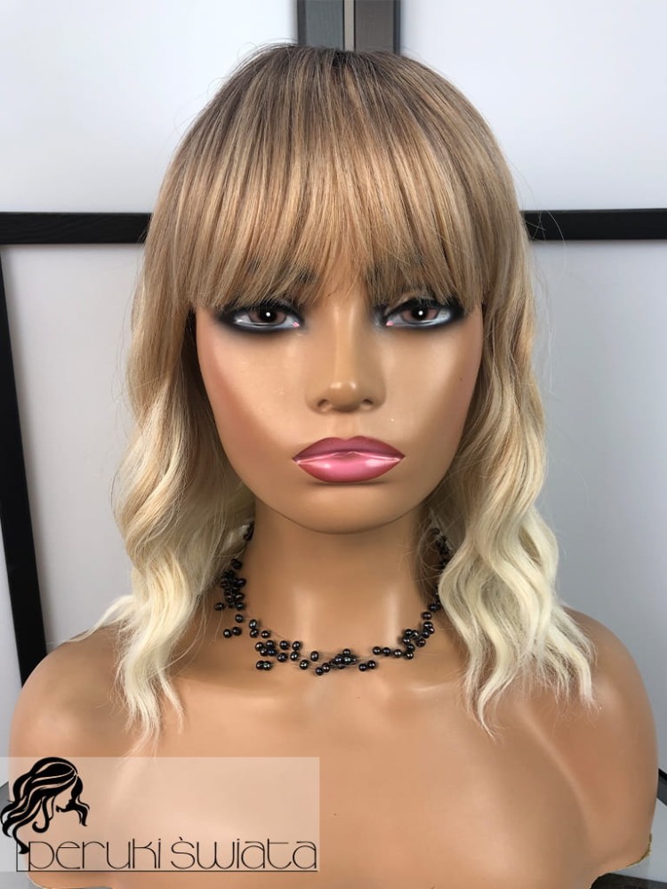 Peruka syntetyczna Mariell, bob z grzywką, fale, mix słowiańskich blondów na odroście