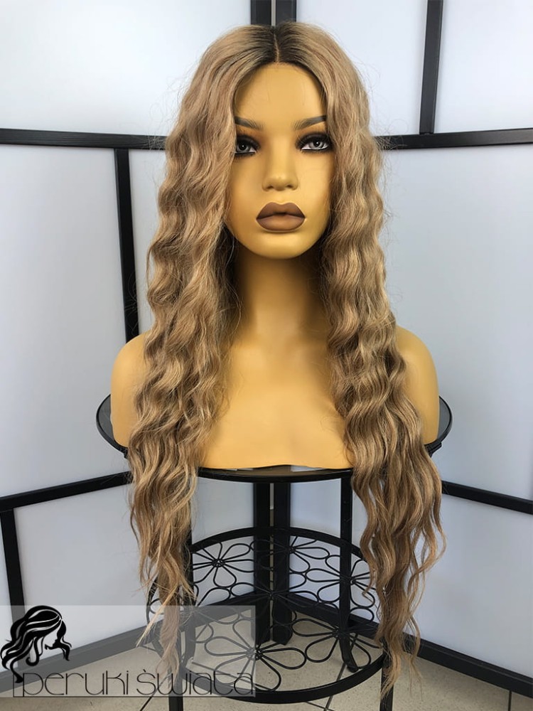 Peruka syntetyczna, model Ivy, kanekalon, fale, skręt typu body wave, kolor: ciepły blond na odroście