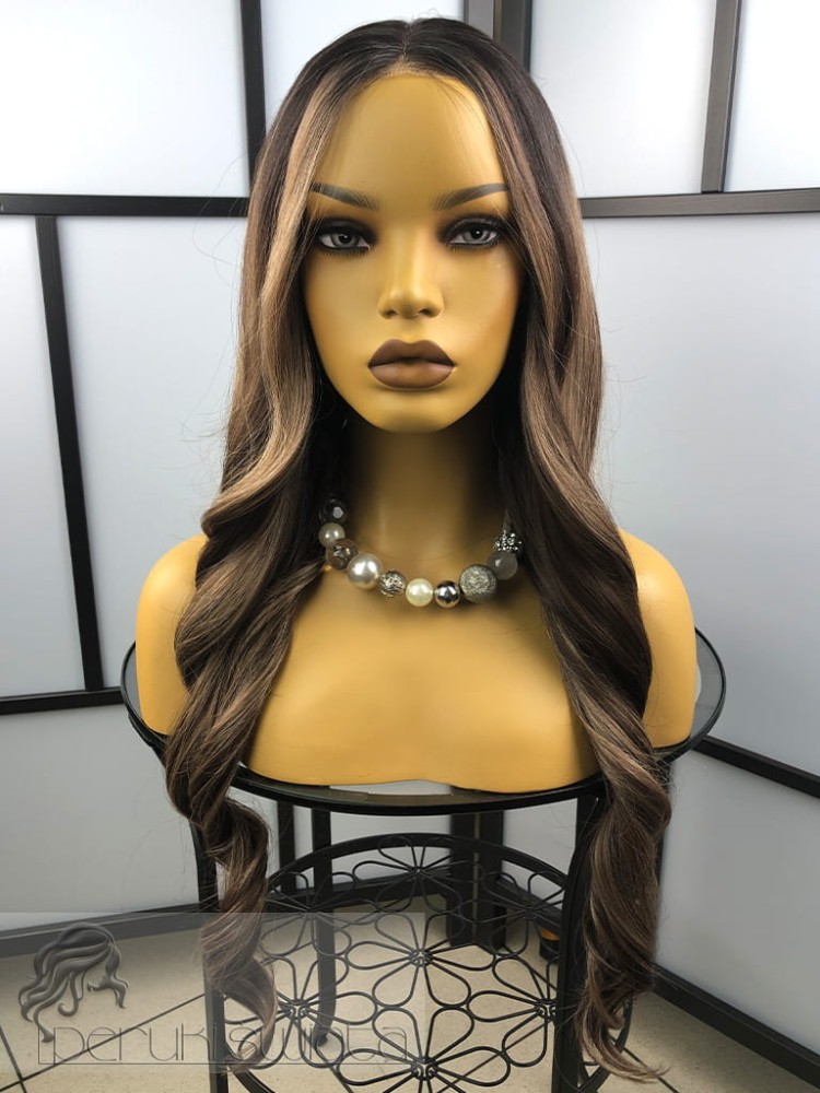 Peruka syntetyczna Natalia , kanekalon termoplastyczny, full lace front,  brąz z pasemkami w odcieniu blondu na ciemnym odroście