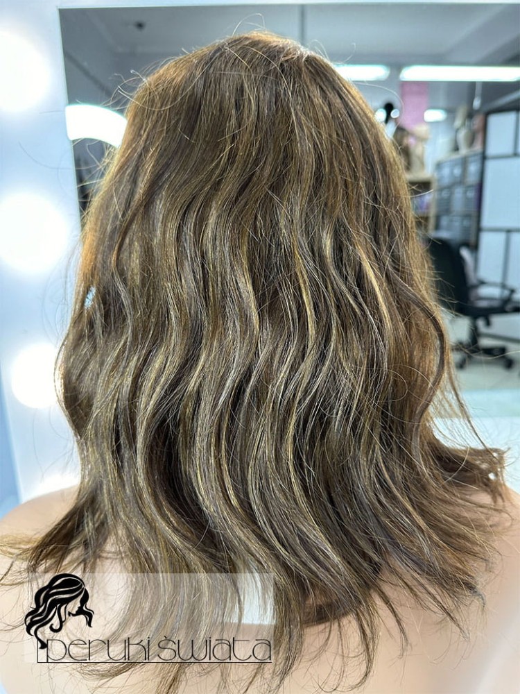 włosy naturalne fale półdługie ciemny blond