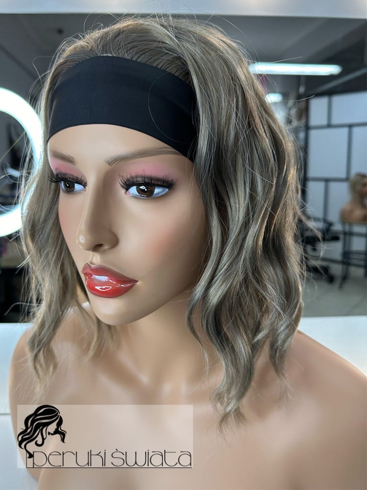 Peruka syntetyczna na opasce, model Bayo, kanekalon, fale, kolor: popielato-perłowy blond