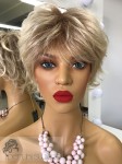 Peruka syntetyczna Liwia, fryzura typu pazurki, jasny blond z lekko ciemniejszym odrostem