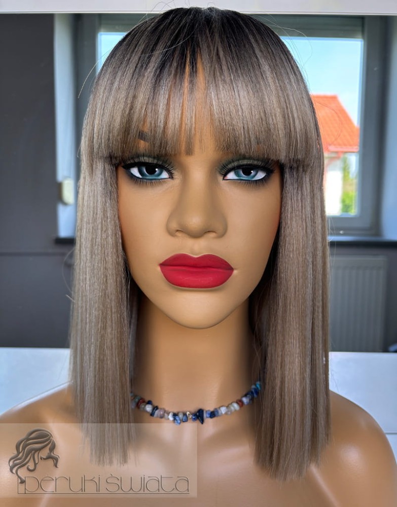 Peruka Khalani, kanekalon typu „true hair”, jasny słowiański blond na ciemnym odroście