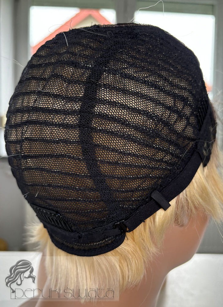 bob pixie włosy naturalne blond na odroście