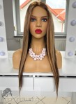 Model Bristol, monotop, włosy naturalne, ciepłe brązy z blondem