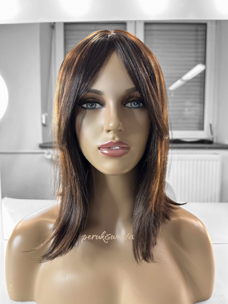 Peruka syntetyczna do codziennego użytku, model Diana, kanekalon japoński, brąz z pasemkami