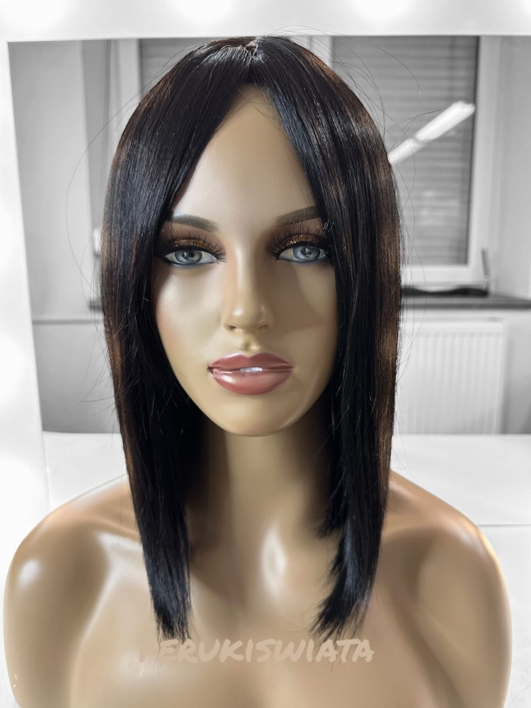 Peruka syntetyczna do codziennego użytku, model Diana, kanekalon japoński , czerń naturalna 1B  (z poświatą czekoladowego brązu)