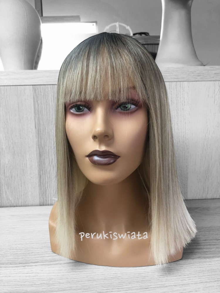 Peruka syntetyczna Hannah, kanekalon typu "true hair",  bob z grzywką jasny oraz popielaty blond na odroście