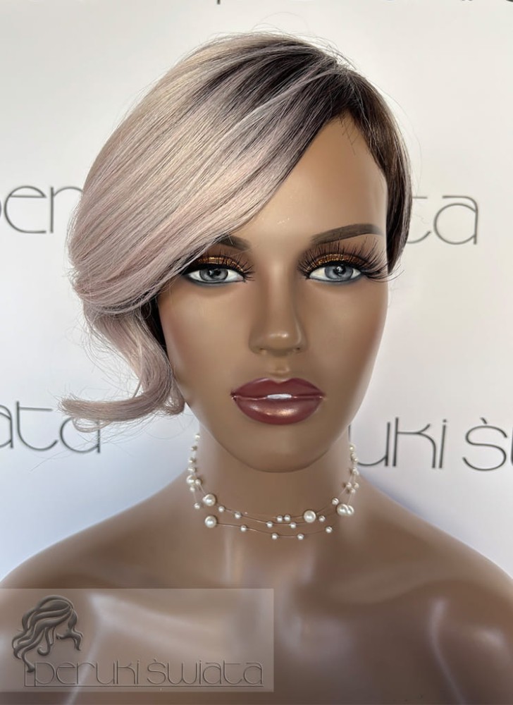  Peruka Laura,  asymetryczny bob, loki/fale, kolor :  czerń/szarości 