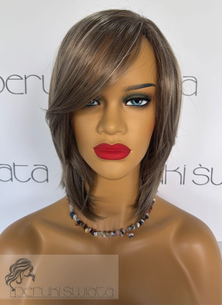 Peruka syntetyczna Fleur, bob, długa grzywka, kolor: szatyn blond z delikatnymi pasemkami 