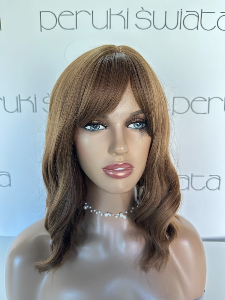 Peruka model Momo, kanekalon typu "true hair", long bob z grzywką, kolor: jasny, ciepły brąz 