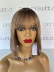 Peruka z włosów naturalnych, model Aria, long bob z grzywką, kolor:  piaskowo-beżowy blond na odroście 