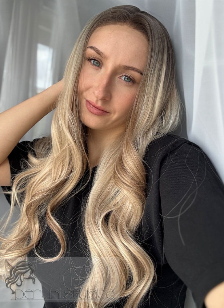 Peruka syntetyczna Mariposa, czepek typu: full lace, kanekalon termoplastyczny,  mix jasnych blondów z średnim, ciepłym blondem na przodzie na odroście