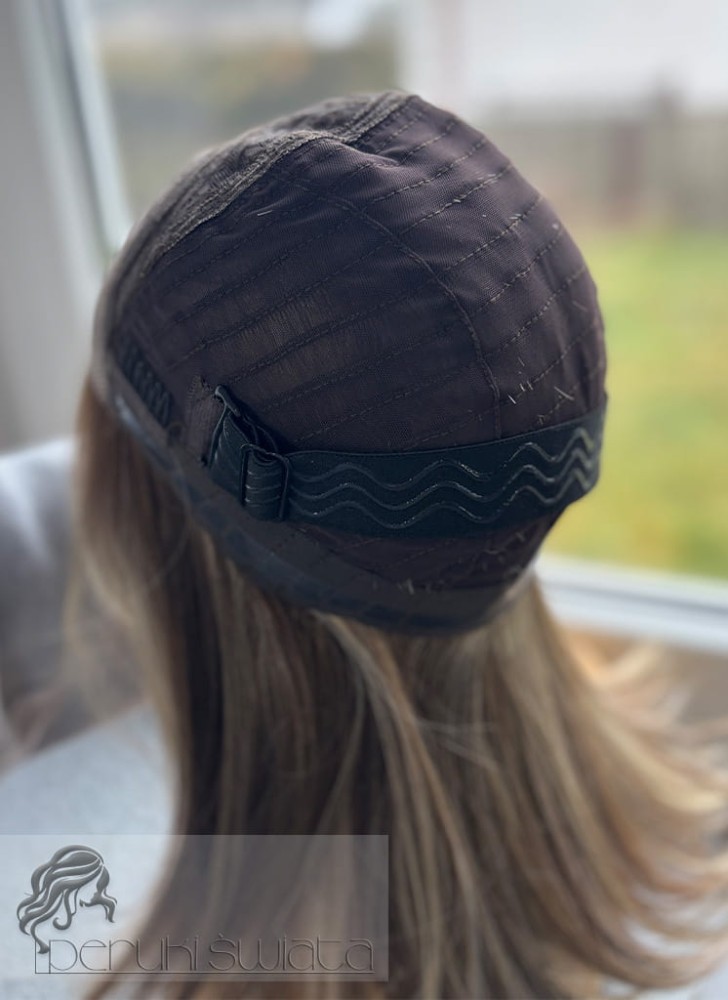 bob z lekką grzywką, mix blondów, peruka syntetyczna tkana ręcznie na siatce