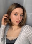 Peruka syntetyczna Francesca, czepek z ręcznie tkaną korona, typu monotop, ciepły, średni słowiański blond na subtelnym odroście