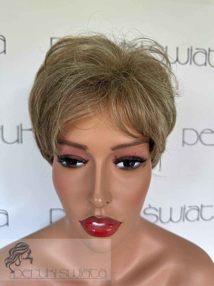 Peruka syntetyczna Serena, włosy krótkie,  kanekalon typu "true hair", kolor: średni słowiański blond z refleksami