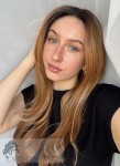 Peruka syntetyczna Ebony, czepek typu: full lace, kanekalon termoplastyczny, miodowy blond z białymi blond pasemkami na odroście