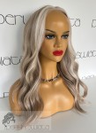 Peruka syntetyczna Esme, czepek typu: full lace, kanekalon termoplastyczny, jasny, beżowy blond z białymi blond przodami i refleksami