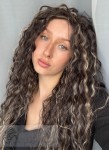Peruka syntetyczna Bree, premium, czepek typu: full lace, kanekalon termoplastyczny, czekoladowy brąz z waniliowymi refleksami
