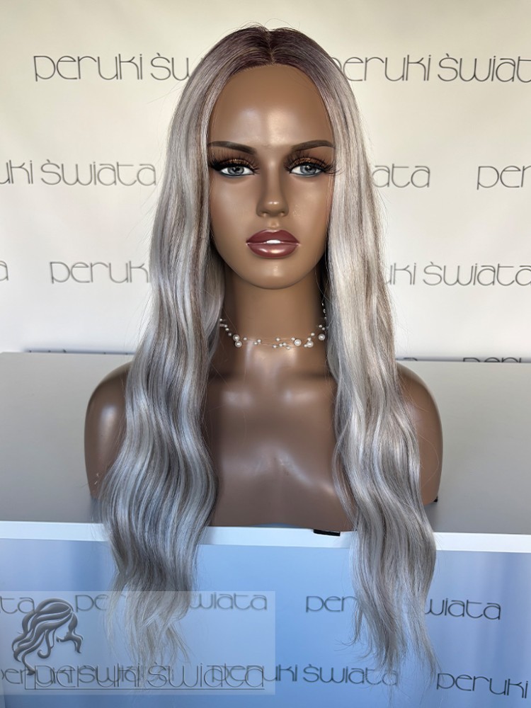 Peruka syntetyczna Oksana, czepek typu: full lace, kanekalon termoplastyczny, chłodny blond z ciemnymi blond pasemkami na odroście w tonacji