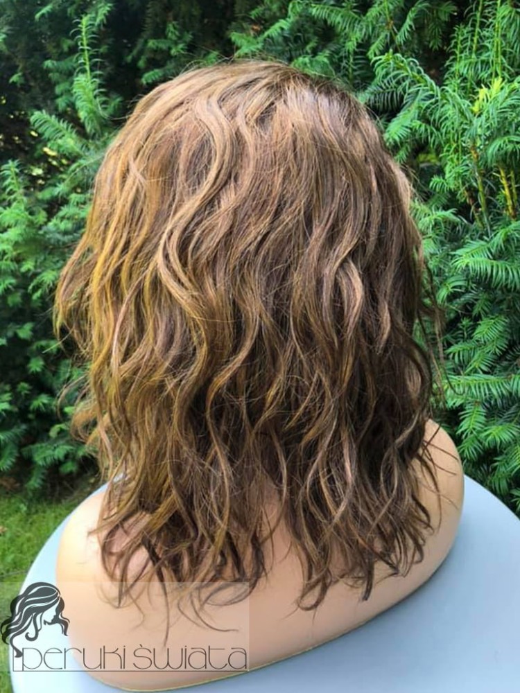 włosy naturalne fale półdługie ciemny blond